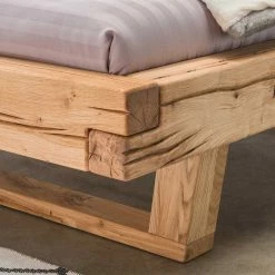 Balkenbett Aus Eichenholz Mit Kufen - Piassona -Massivholzbetten Shop balkenbett aus eichenholz mit kufen ohne kopfteil geoeltes massivholz piassona 03