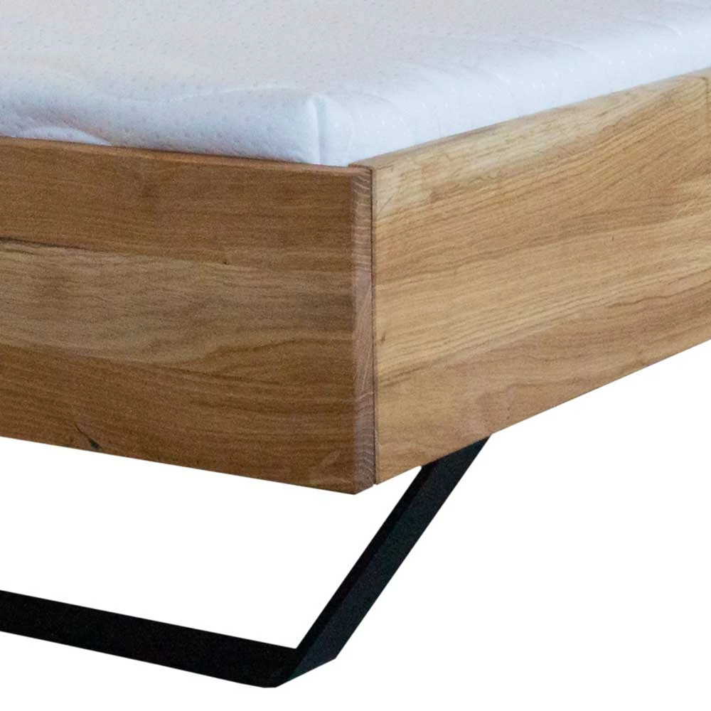 Designbett mit Polsterkopfteil & Holzrahmen - Vagenta Designbett Mit Polsterkopfteil & Holzrahmen - Vagenta -Massivholzbetten Shop designbett mit polsterkopfteil holzrahmen wildeiche auf metallkufen vagenta 03