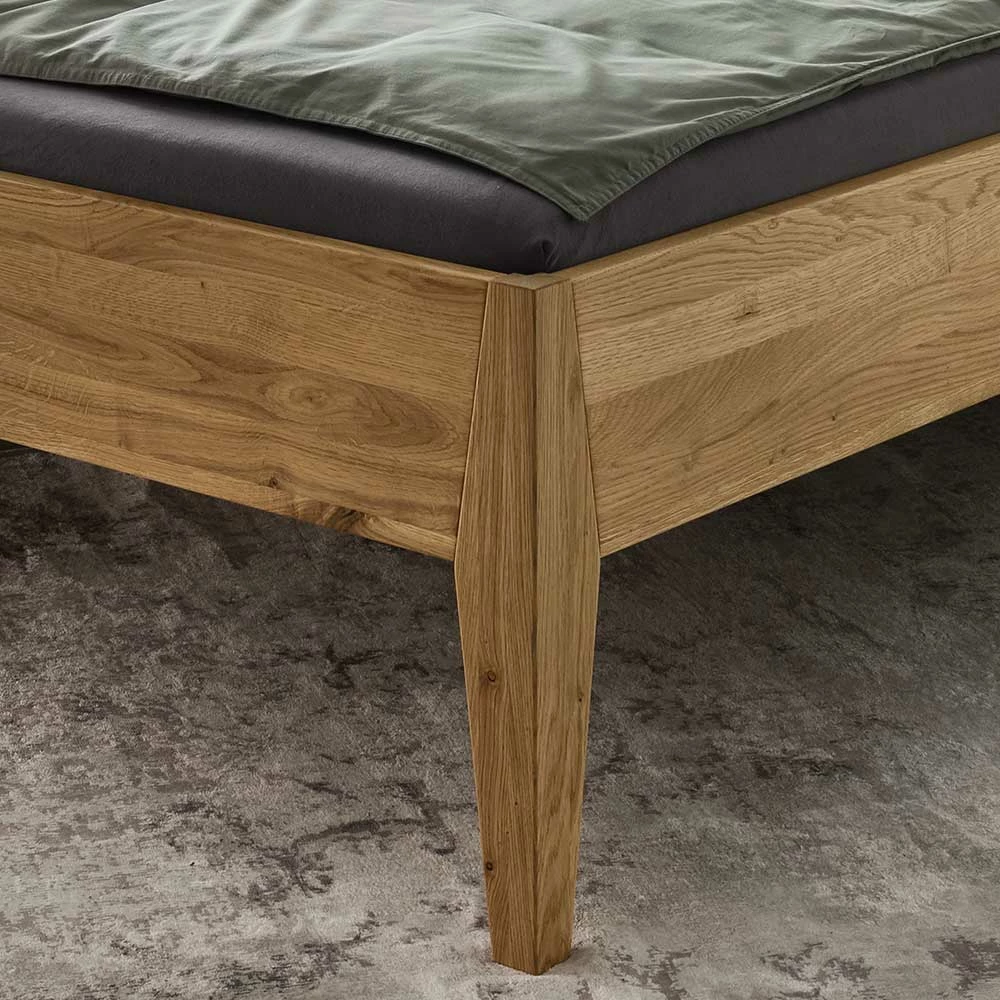 Elegantes Massivholzbett aus geölter Wildeiche - Middle Elegantes Massivholzbett Aus Geölter Wildeiche - Middle -Massivholzbetten Shop elegantes massivholzbett aus geoelter wildeiche in 160x200 180x200 200x200 middle 02