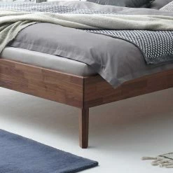 Modernes Bett Aus Nussbaum Massivholz - Palais 2 Modernes Bett Aus Nussbaum Massivholz - Palais -Massivholzbetten Shop modernes bett aus nussbaum massivholz mit kopfteil in schwarz palais 02