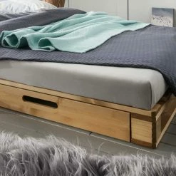 Modernes Palettenbett Aus Geöltem Kiefernholz - Lira -Massivholzbetten Shop modernes palettenbett aus geoeltem kiefernholz mit rollschubkasten lira 03